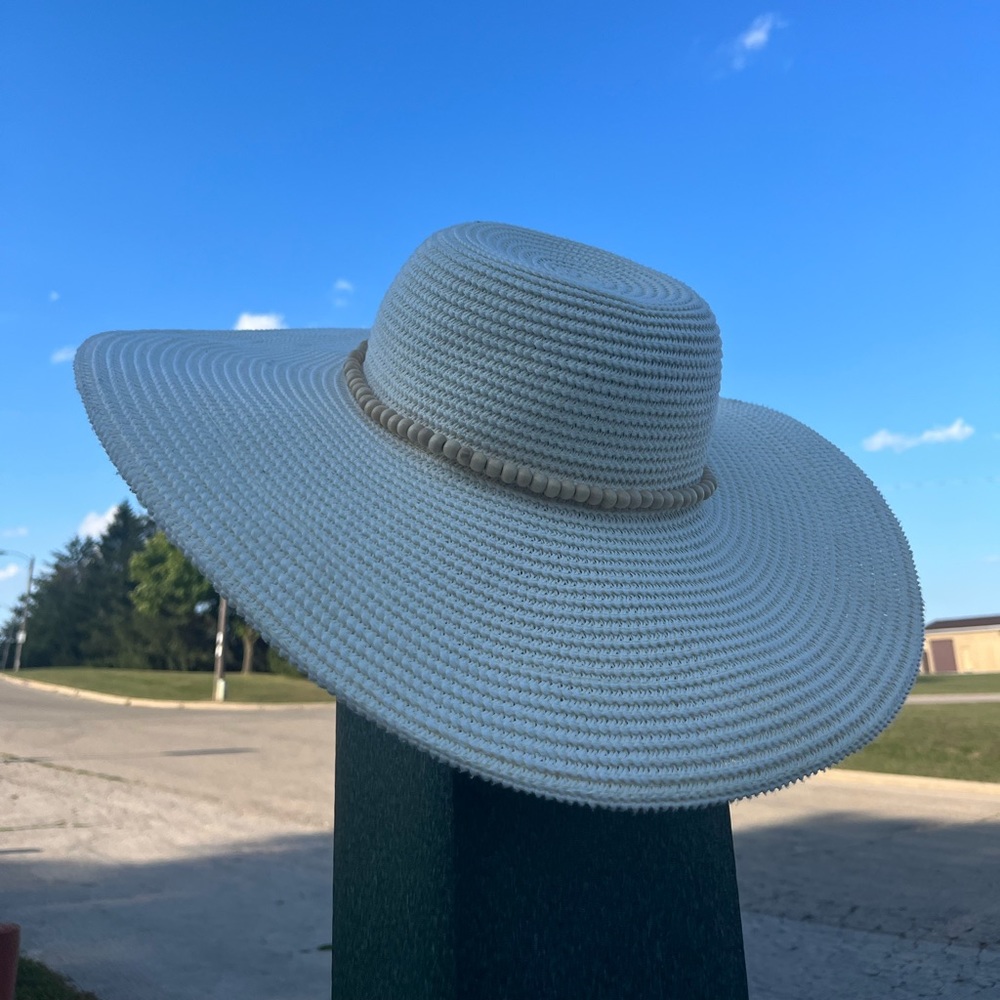 A New‎ Day Floppy Wide Brim White/Beige Stripe Sun Hat